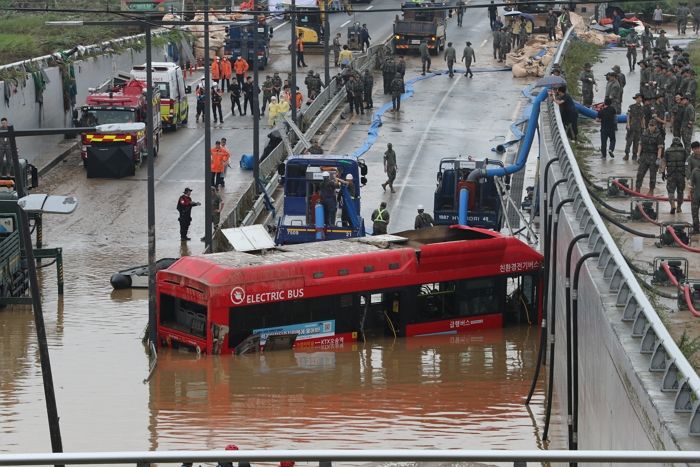 “엄마, 다음 생엔 부잣집 사모님으로 태어나요”...출근길에 사망한 70대 미화원 노모의 마지막 길