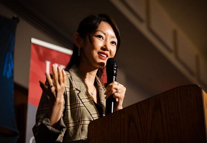 “살려고 벌레 먹었다”...北서 명품 들고 다녔다던 20대 탈북 미녀의 진실