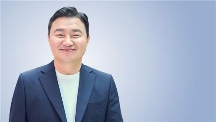 삼성전자가 또 일 냈다...‘갤럭시Z플립5’, 카메라 안 누르고 셀카 찍기 기능 추가