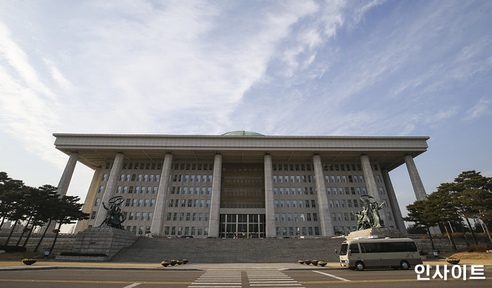 초선 의원 이재명이 국회서 배정받은 자리가 의원들 사이에서 ‘명당’이라 불리는 이유