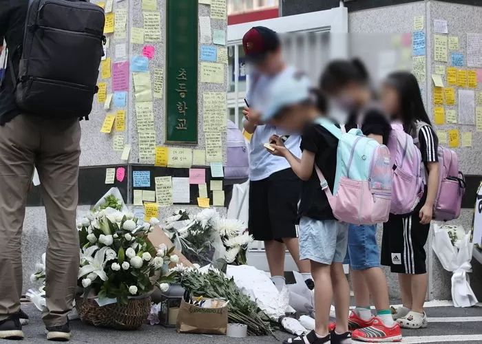 교내서 극단선택한 ‘서이초 교사’ 추모글 올린 인기 개그맨과 여배우...“추모합니다”
