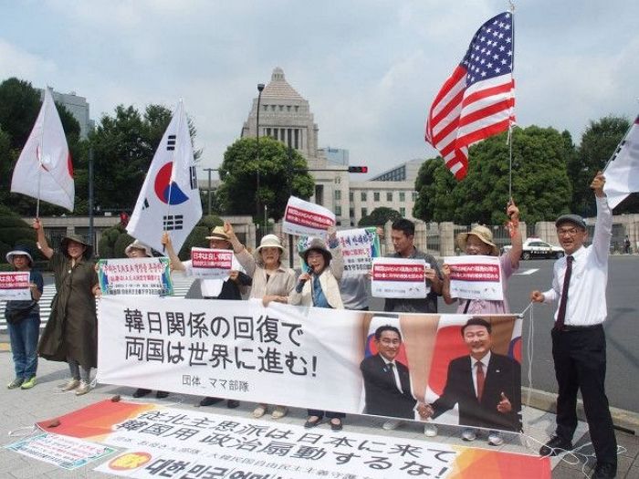엄마부대, 일본까지 찾아가 총리 관저서 ‘후쿠시마 오염수 지지’ 시위 열었다