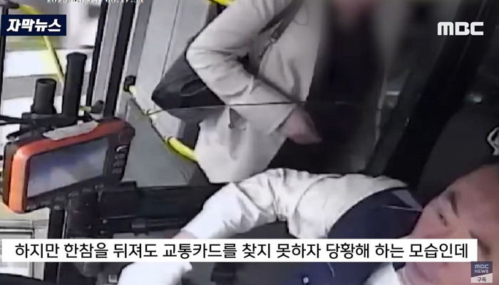 “카드가 없어요” 요금 못 내 당황한 승객 배려한 버스기사...이틀 뒤 일어난 놀라운 일