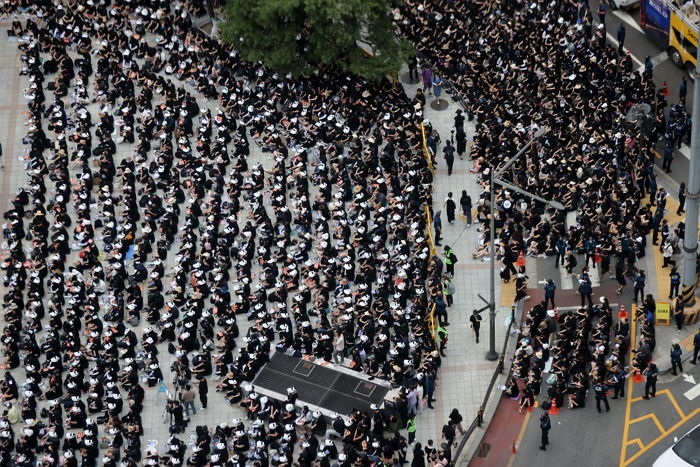 오늘(22일)자 광화문 보신각에 모인 전·현직 교사들...“서이초 진상 규명하라”
