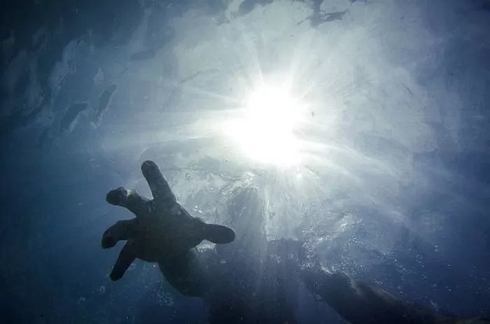 ‘엎드린 자세로’...인천 아라뱃길 50대 남성 시신 발견