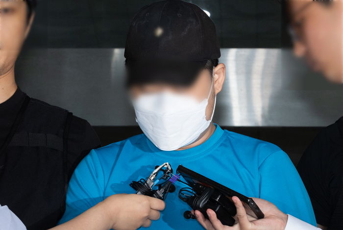 신림역 살인마 ‘신림 히어로’라고 칭송한 여초 회원들...경찰 “명백한 2차 가해, 수사 검토”