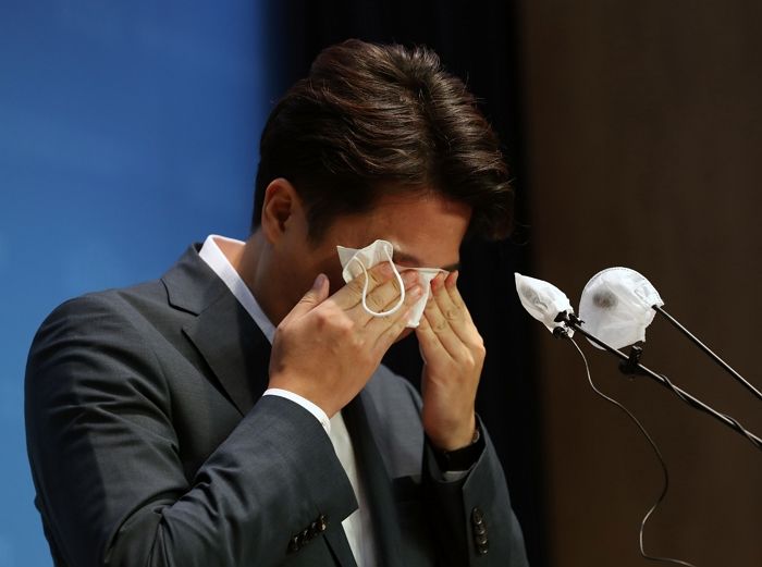 눈물의 기자회견 이준석, 尹 겨냥 “개고기 판 것 자괴감”