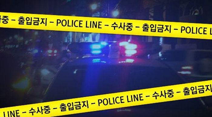 ‘브레이크’ 착각해 휴게소로 돌진한 80대 운전자...행인 1명 ‘두 다리’ 절단돼