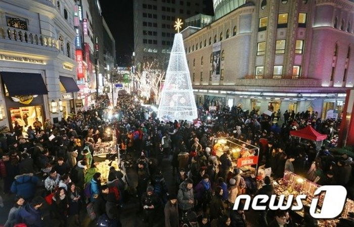 올해 크리스마스이브에 명동 가도 ‘노점상’ 못 본다...그 이유가 납득됩니다