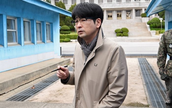 탁현민 “文 대통령 퇴임 후 걸고 넘어지면 물어버릴 것”