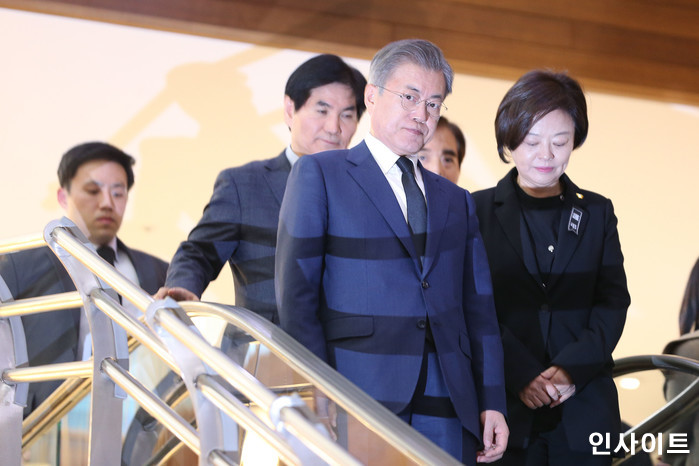 북한 피살 공무원 유족 “文 전 대통령, 사과해도 안 받는다”