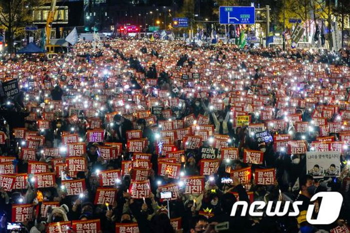 서울시, 중고등학생들 참석한 윤석열 퇴진 집회 주도한 ‘촛불연대’에 칼 빼들었다