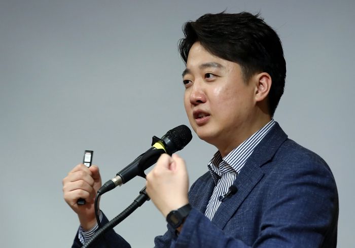 이준석 “검수완박, 文대통령 거부권 기대도 안 해...민주당과 함께 책임져야”