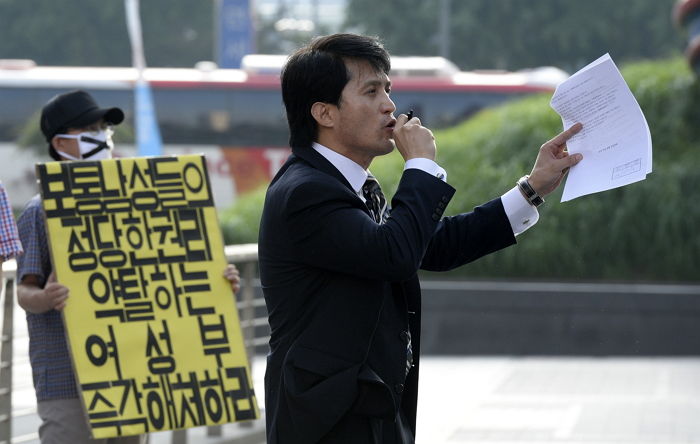 남성연대 대표 성재기 ‘한강 투신 사망 10주기’인 오늘(26일) 여초에 올라온 조롱글 수준