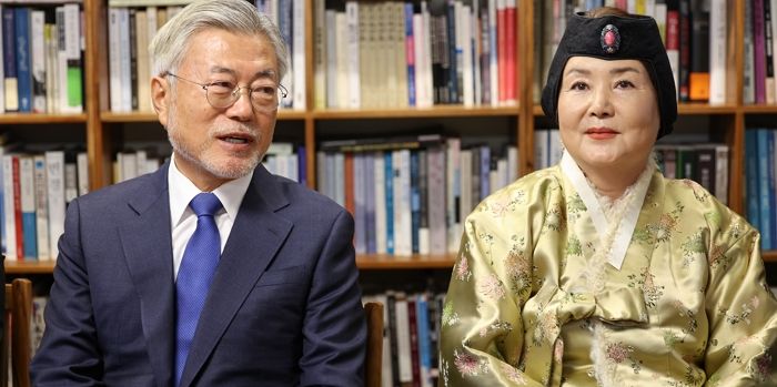 盧 추도식서 이재명·김동연과 비공개 오찬 가진 문재인 “반드시 이겨라”