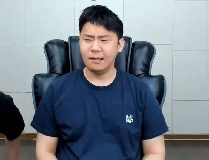 “연지의 서커스!”...라방 중 초3 딸 연지한테 ‘그랜절’ 시킨 철구