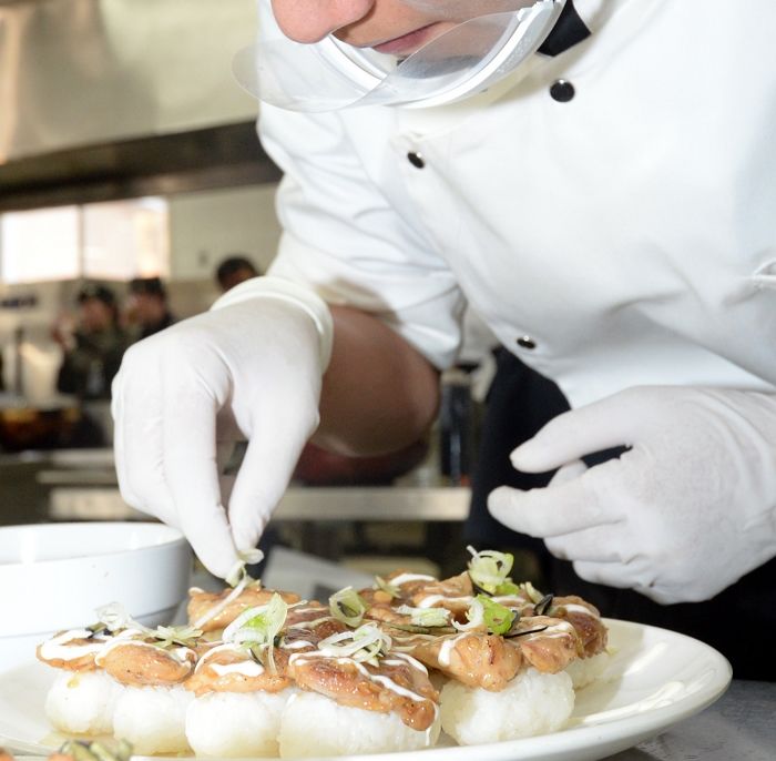 병사들에게 ‘16첩 반상’ 강요한 9사단....“장군 뜨면 ‘별모양 냅킨’ 세팅”