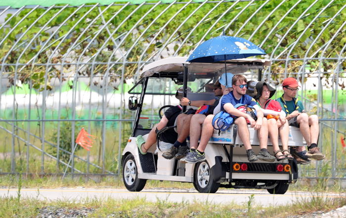 그늘 없는 ‘새만금 잼버리’ 야영장...온열질환자 약 400명 발생