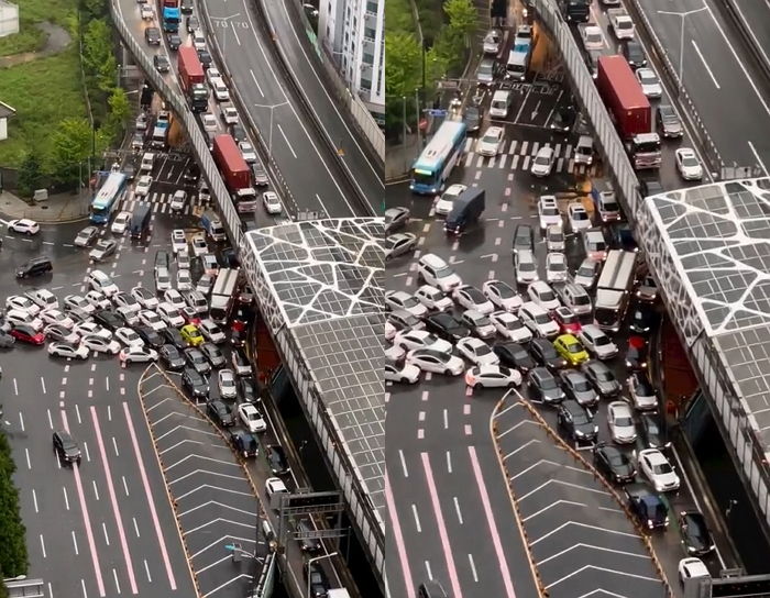 “사고 난 거 아닙니다”...‘헉소리’ 절로 나온다는 부산 동서고가도로 출근길 영상