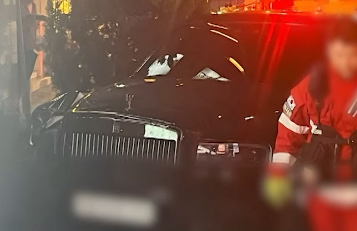 압구정서 인도로 돌진한 ‘롤스로이스’에 20대 여성 중상...운전자는 ‘마약 양성’