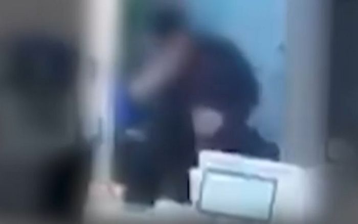 “설거지 많이 시켜서”...점장 커피에 ‘락스’ 탄 서울 종로 카페 직원 (+CCTV 영상)