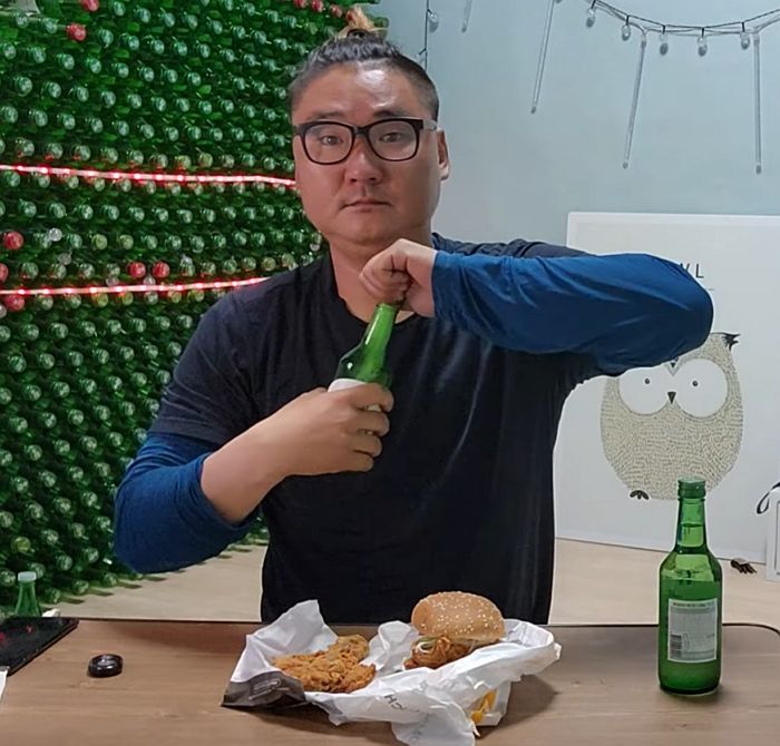 매일 소주 ‘원샷’하고 1천병 넘게 마시다 영상 안 올라온지 3주 넘은 유튜버 근황