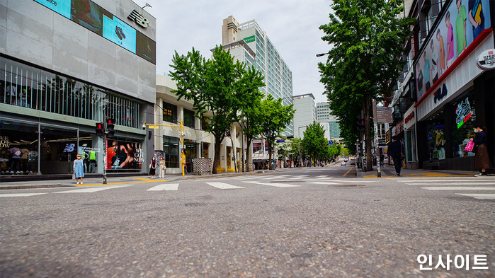 홍대 거리서 불심검문 나선 경찰...‘10cm 흉기’ 나왔다