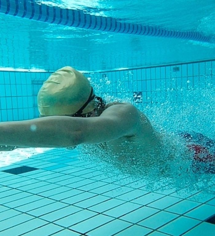 수심 1m 수영장서 다이빙한 20대 남성... 사지 마비 상태 병원 이송