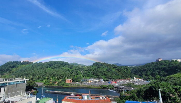 태풍 ‘카눈’ 지나간 뒤, 언제 그랬냐는 듯 ‘무지개’ 뜬 제주 서귀포의 현재 근황