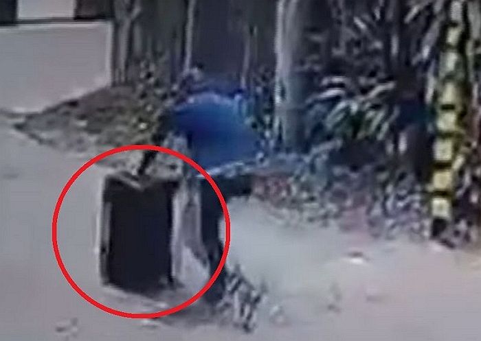 필리핀서 여행용 캐리어에 납치된 8세 한국인 아이...CCTV에 포착된 ‘유괴’ 장면 (영상)