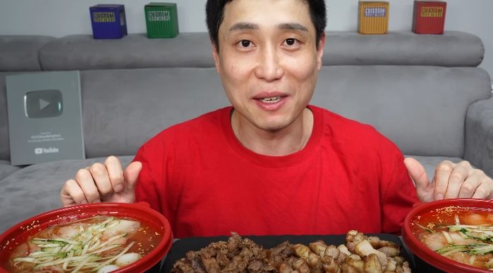 5분 간격으로 ‘소주 4병’ 빠르게 원샷하고도 멀쩡한 먹방 유튜버 (+영상)