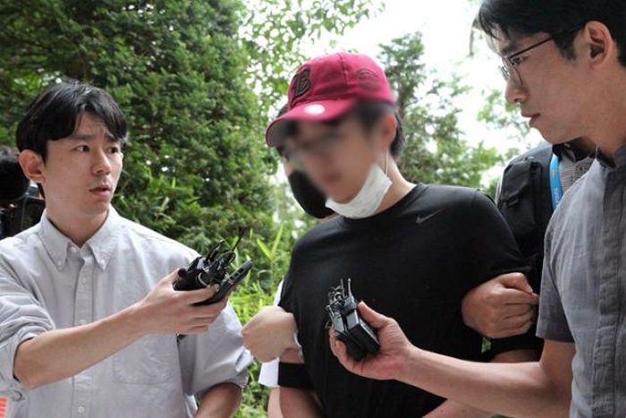 비행 중 비상문 개방 시도한 10대, ‘급성 필로폰 중독’으로 인한 망상 때문이었다