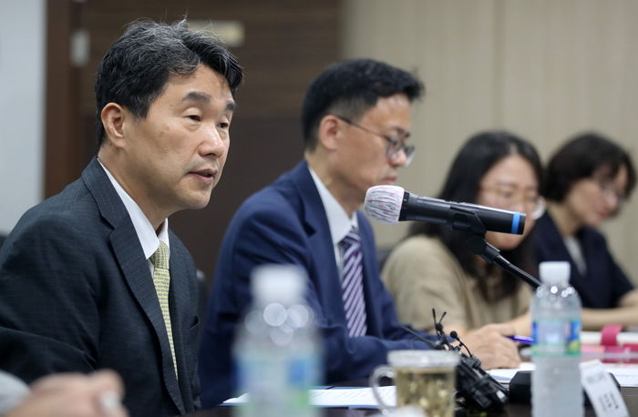 교육부 장관 “집회 참석한 교사들 학교 돌아가 2학기 준비와 교육활동에 전념해달라”