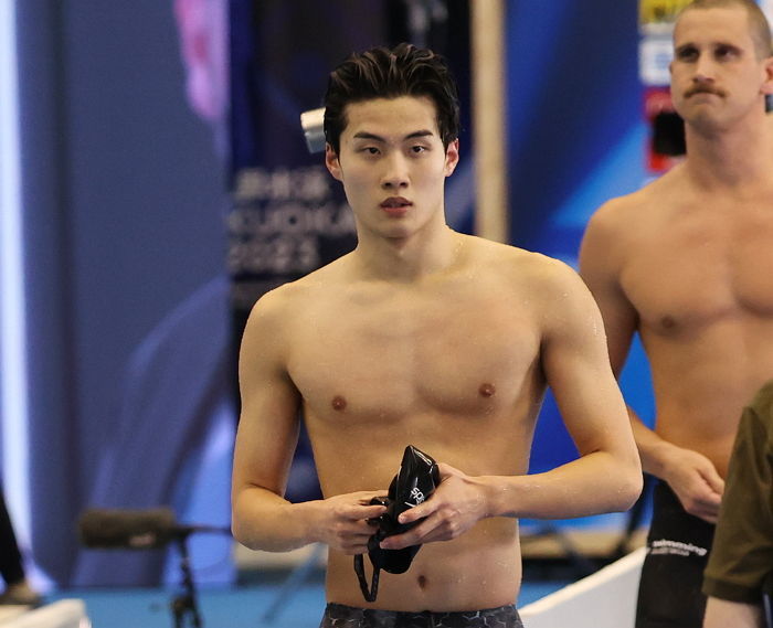 ‘한국 수영 간판’ 황선우, 80대 노인 뺑소니 의심 사고로 경찰 조사 중