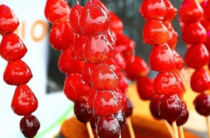 종이컵에 나무막대 꽂힌 쓰레기 넘쳐난다는 ‘탕후루’ 가게 앞 상황