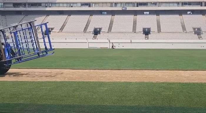 잼버리 K팝 콘서트 이후 상상 이상으로 망가져 ‘중장비’까지 동원된 서울월드컵경기장 잔디 상황