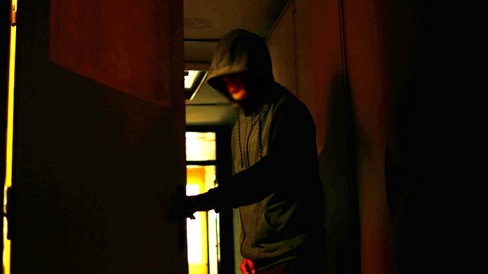 스스로 목숨 끊은 ‘게임친구’ 여성 집에 무단침입한 남성의 소름끼치는 행동