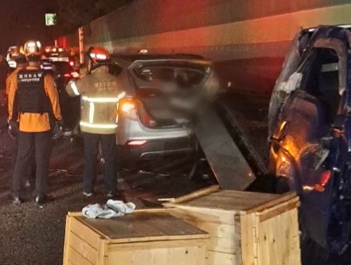 고속도로서 다른 차량 ‘교통사고’ 수습 도와주다 후속차에 치여 사망한 20대 남성