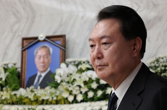 “아들도 데려가지”...윤 대통령 부친상 ‘조롱’한 민주당 극성 지지자들