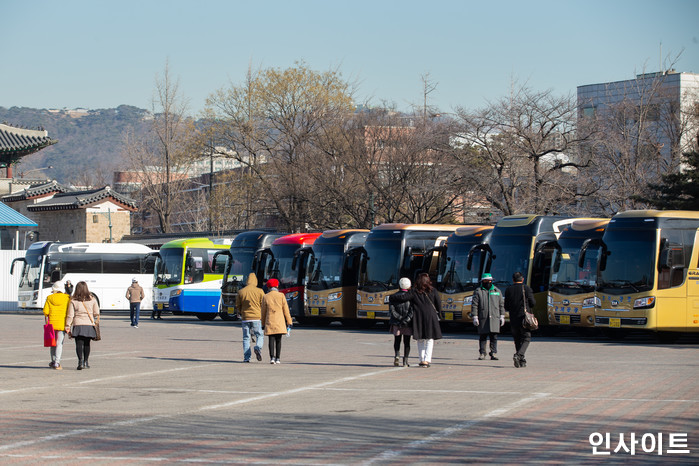 “2학기부터 초등학교에서 수학여행 갈 때 전세버스 타는 것 금지될 수 있다”