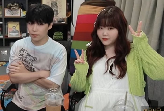 방송 중 오빠 찬혁이 마시던 커피 집어든 거 깨달은 ‘악뮤’ 수현이 지은 극혐 표정 (+영상)