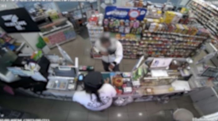 익산 편의점서 ‘총’으로 협박해 돈뜯은 외노자, 스마트폰 ‘번역기’ 돌렸다 (+CCTV영상)