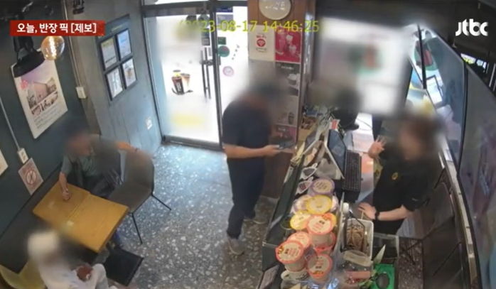 “단골 어르신들 배려 해드렸더니 3잔 시켜 5명이 나눠 먹고 행패까지 부립니다”