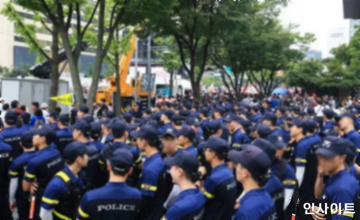 “20대 청년들 갈아넣지 말라”...의경제도 ‘부활’ 논란에 분노 터져버린 20대 남성들