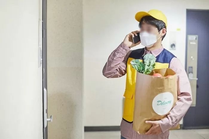 ‘배달 기사’가 충격 받았다는 QR코드 찍고 타야하는 아파트 엘리베이터 (+영상)