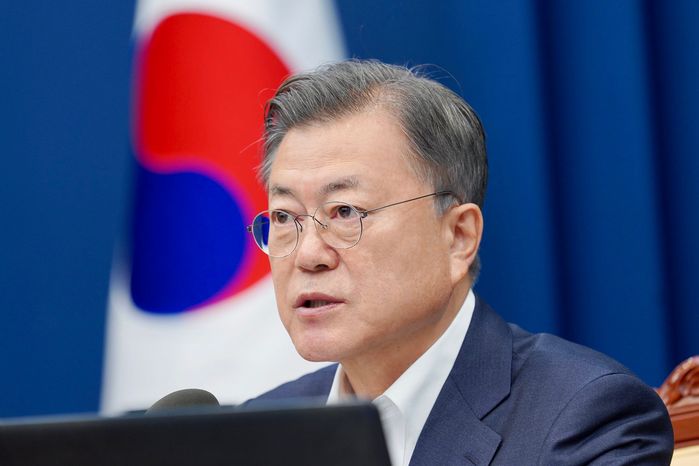 문재인, ‘독립군 흉상 이전 논란’에 “깊은 우려...국군 뿌리 부정하나”