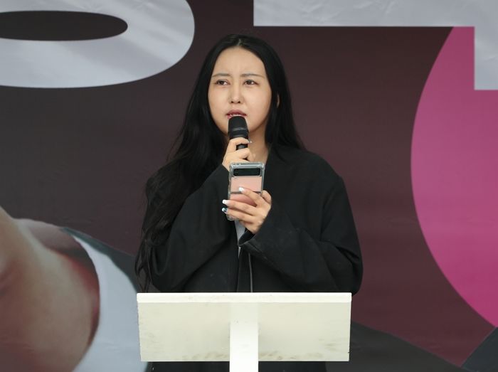 정유라 “자우림 김윤아 안 창피한가...일본은 생선 안 먹고 비 안 오냐”