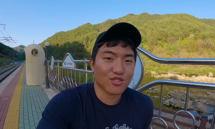 다니던 직장 퇴사하고 세계여행 다니는 ‘여행 유튜버’의 실제 수익 수준 (영상)