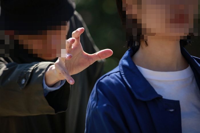 PC방 들어가는 20대 여성 넘어뜨리고 성폭행 시도한 남성...“처음 보자마자 성욕 느꼈다”