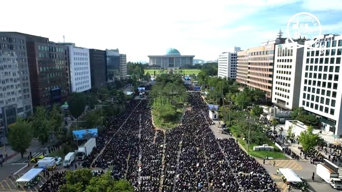 30만명 모인 여의도 ‘교사 집회’ 출동 나갔다가 충격받은 경찰관의 ‘리얼 후기’